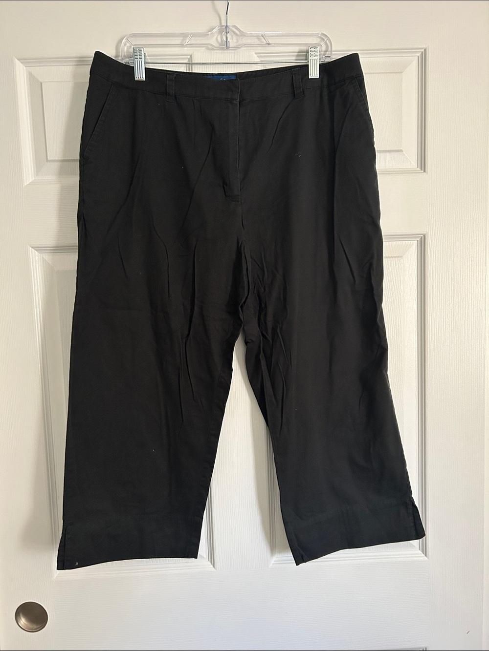 Karen Scott Black capris